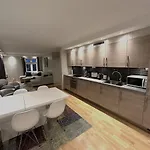 Stetind - Modern With Free Parking *