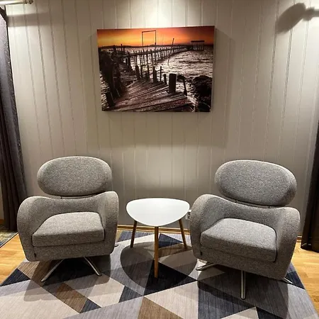 Stetind - Modern With Free Parking 아파트 나르비크